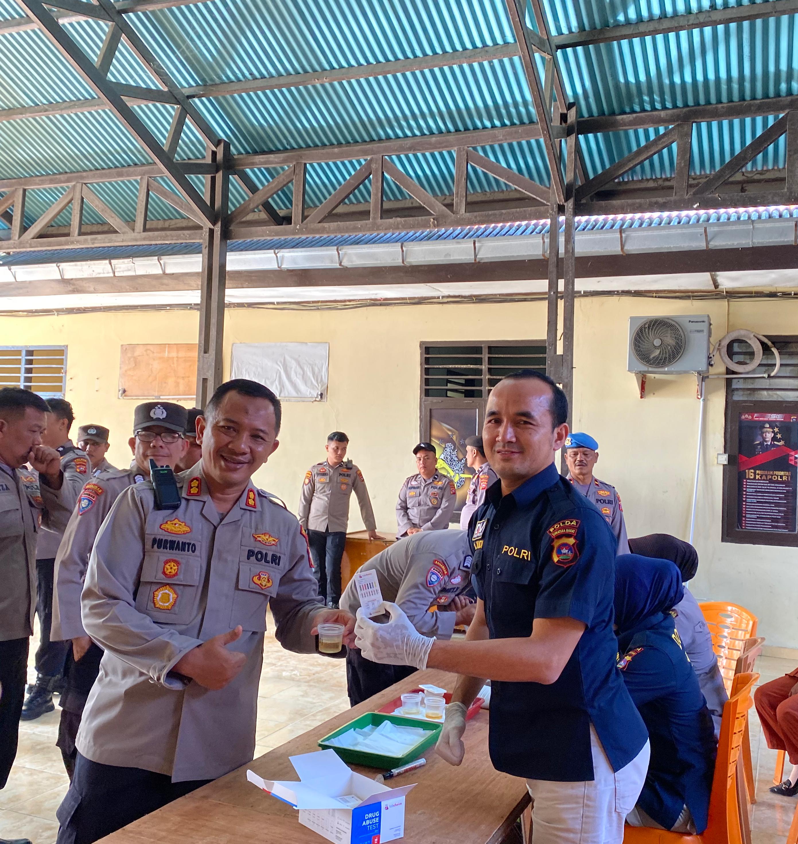 Sebanyak 235 Personil Polres Sawahlunto Dilakukan Cek Urin Oleh Biddokkes Polda Sumbar