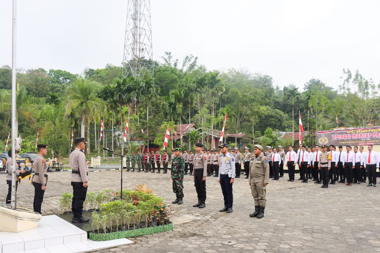 Kapolres Sawahlunto Akbp. Purwanto Hari Subekti, S.Sos Pimpin Apel Gelar Pasukan Operasi Mantap Praja 2024 