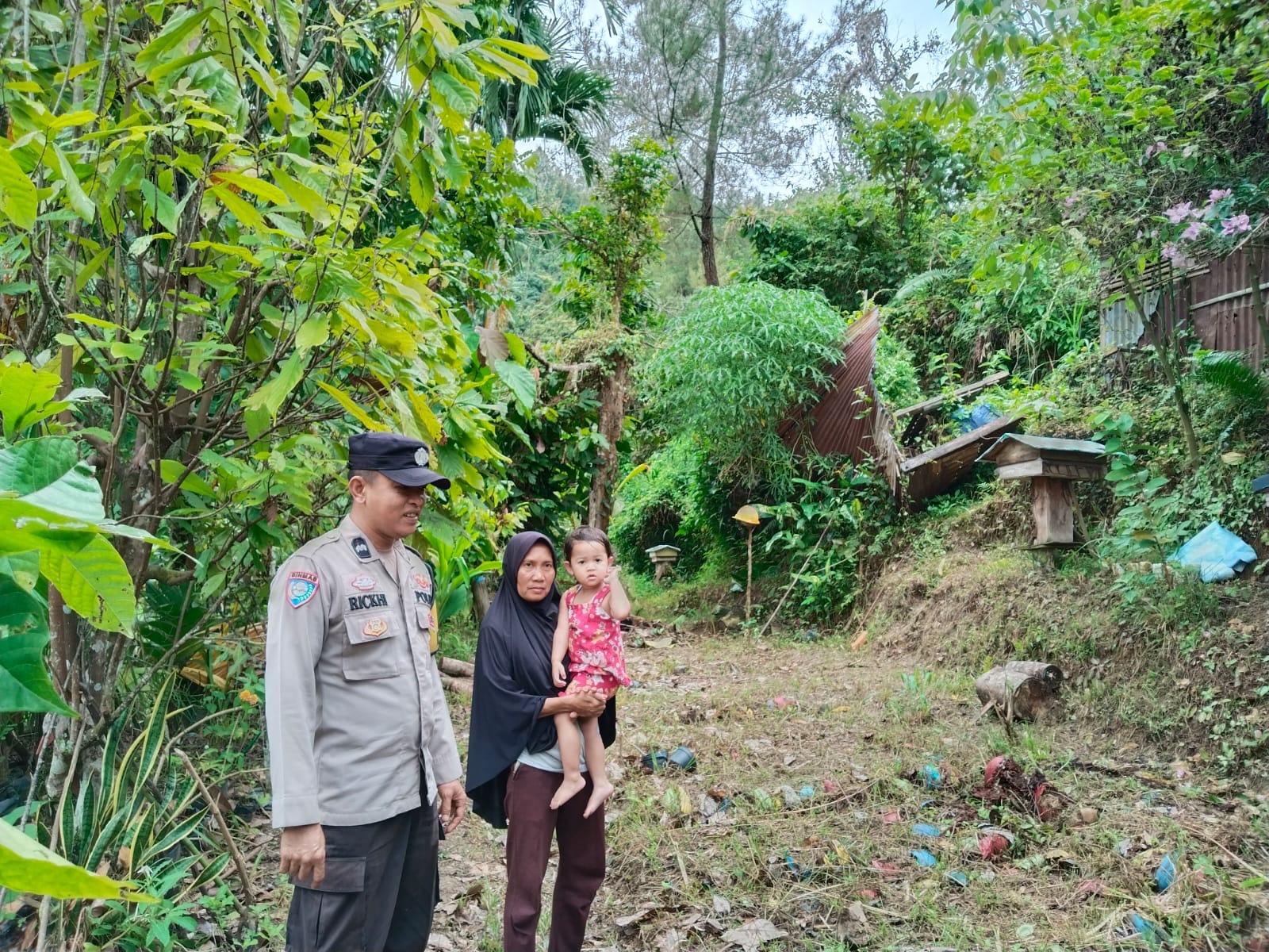 Beri Himbauan Kamtibmas, Bhabinkamtibmas Jajaran Polres Sawahlunto Aktif Sambangi Masyarakat Binaannya. 
