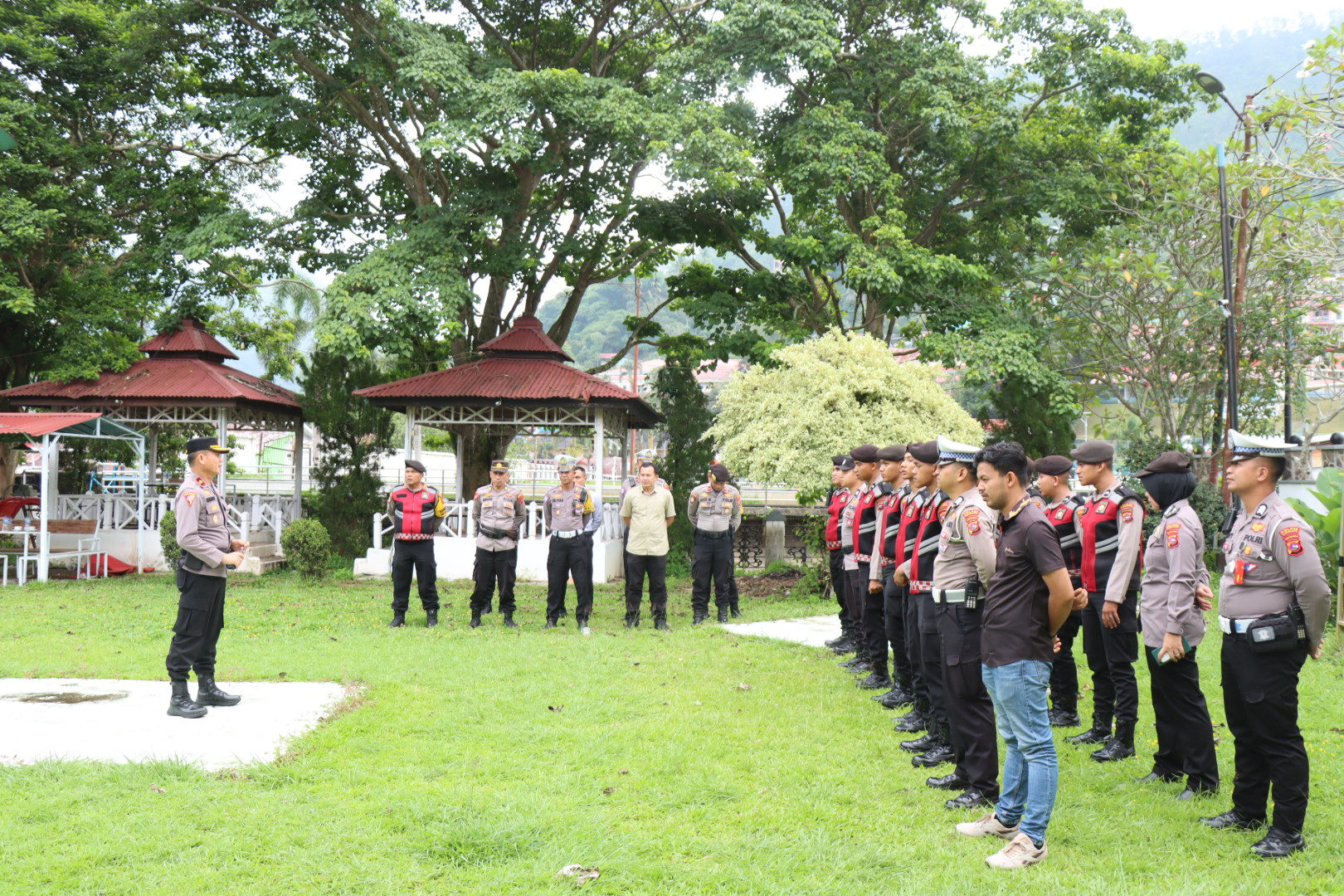 POLRES SAWAHLUNTO MELAKSANAKAN PENGAMANAN PENETAPAN PASANGAN CALON WALIKOTA DAN WAKIL WALIKOTA SAWAHLUNTO TERPILIH TAHUN 2024 