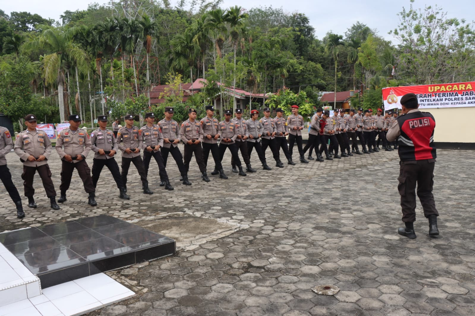 Personel Polres Sawahlunto Gelar Peragaan Dalmas di Mako Polres Sawahlunto