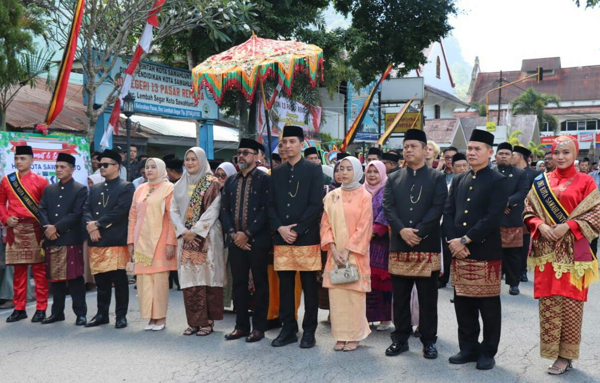 Meriah dan Khidmat, Kapolres Sawahlunto Diwakili Kabag Ops Hadiri Prosesi Makan Bajamba HUT Kota Sawahlunto ke-137