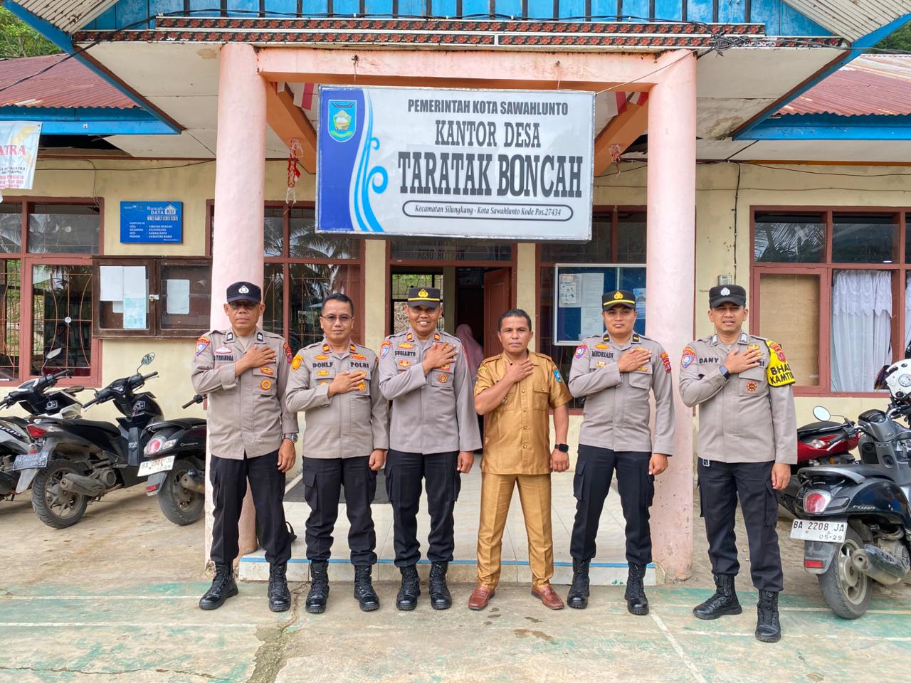 Kasat Binmas Polres Sawahlunto Berikan Sosialisasi Kamtibmas dan Peringatan Penipuan Online di Desa Taratak Bancah