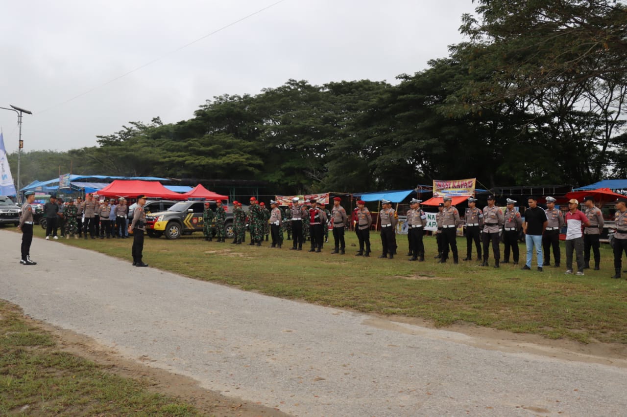 Kabag Ops Polres Sawahlunto Pimpin Apel Gabungan Kesiapan PengAmanan Kejuaraan Pacu Kuda Bank Nagari Derby XVIII 2025 di Kandi